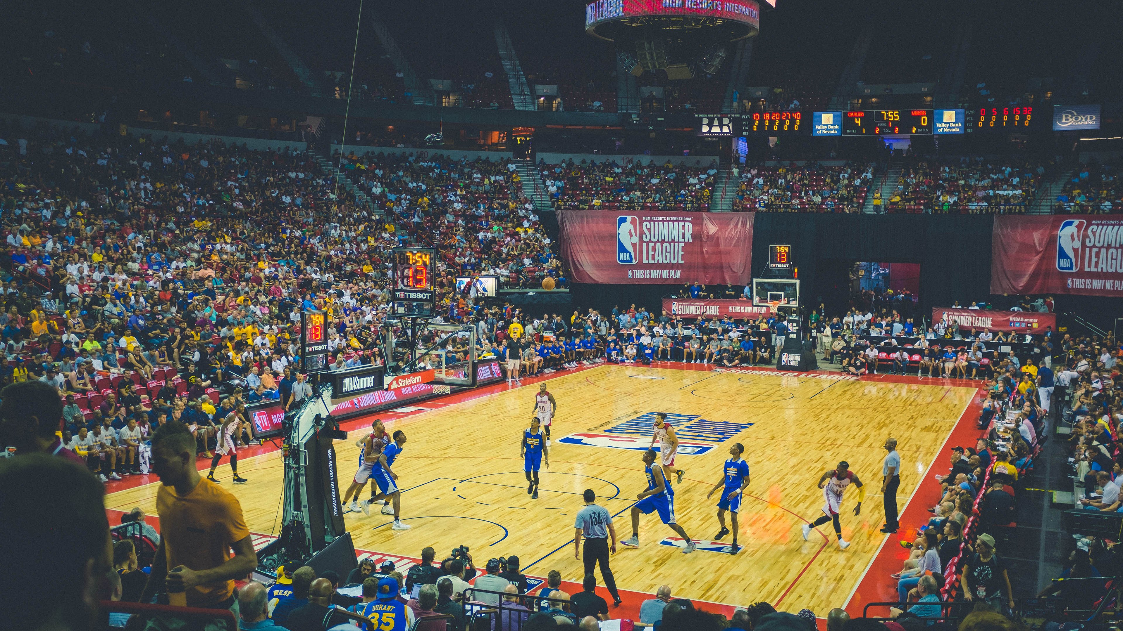 开云体育下载官网-中学生足球精英营通过实战提升技战术理解,市区全面建立校园足球精英训练营