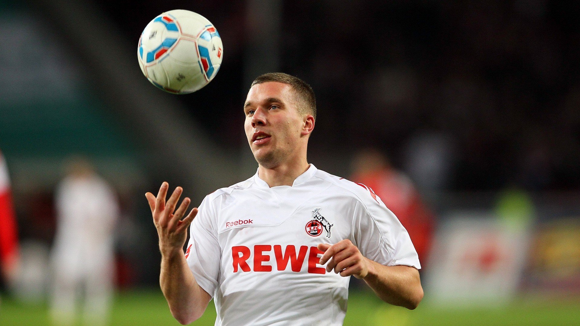 开云真人体育娱乐-拜仁锋线组合连续破门火力全开，拜仁锋线组合连续破门火力全开怎么样